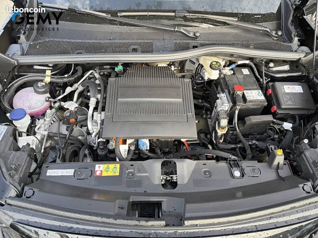 PEUGEOT 2008 Electrique 54 kWh 156 ch Allure (image 17)