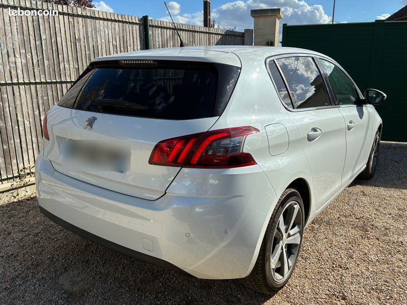 Peugeot 308 130ch Tech Edition 2018 (image 2)