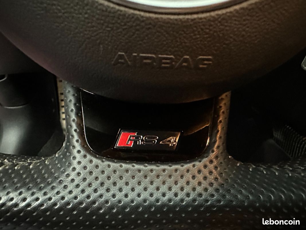 AUDI RS4 AVANT V8 4.2 FSI 450 Quattro S Tronic 7 / PACK CARBONE INTÉRIEUR / VOLANT MÉPLAT / SIÈGES ÉLECTRIQUES (image 21)