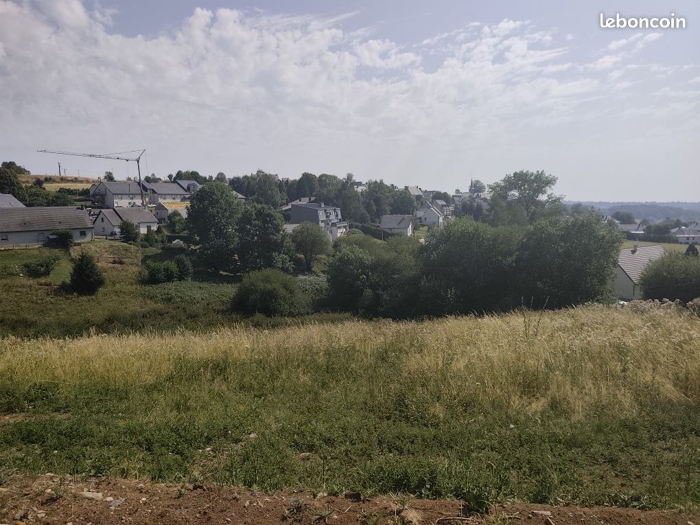Terrain 699 m² · à La Tour-d'Auvergne · 699 m² · 28 900 €