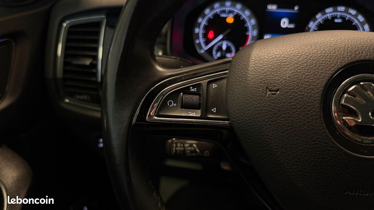 Skoda kodiaq 2.0 tdi 150 scr active 4x2 dsg bva + crochet d'attelage + camera 360 + 4 pneus (image 30)