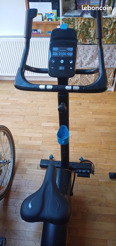 Vélo appartement auto alimenté decathlon domyos 900 (image 1)