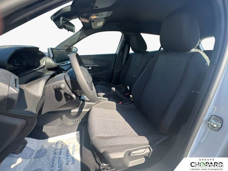 Peugeot 2008 Hybrid 110 e-DCS6 Edition (image 11)