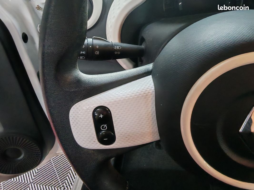 RENAULT TWINGO III 1.0 SCe 70 eco2 Stop Start Zen (image 25)