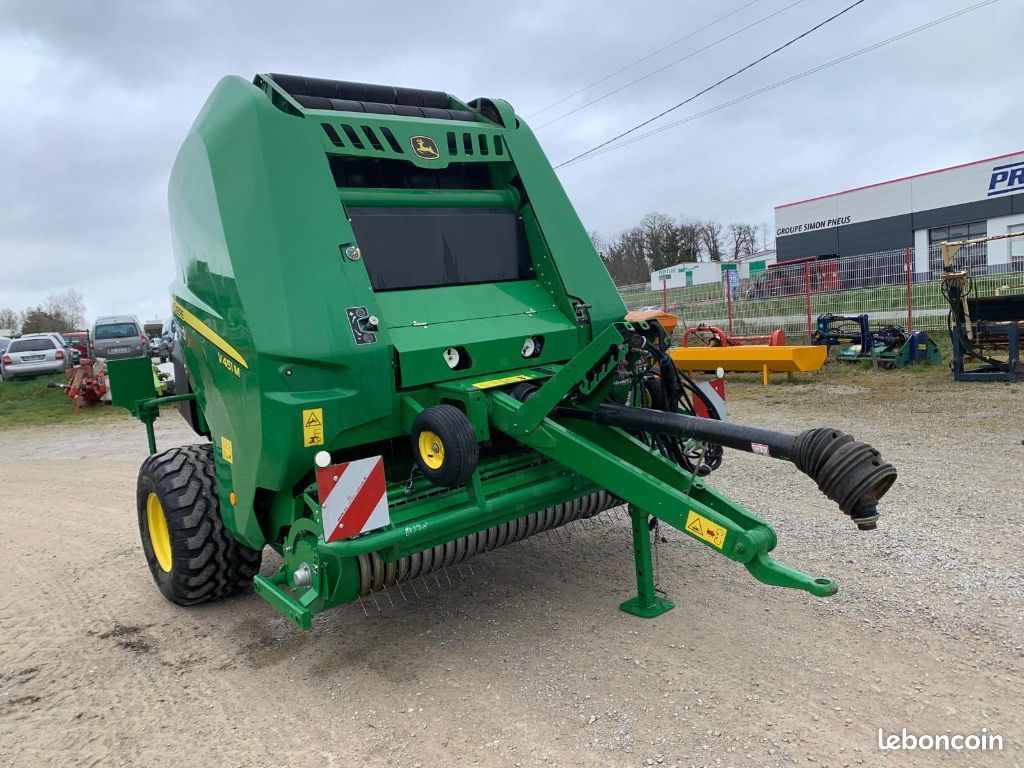 John Deere 451M (image 3)