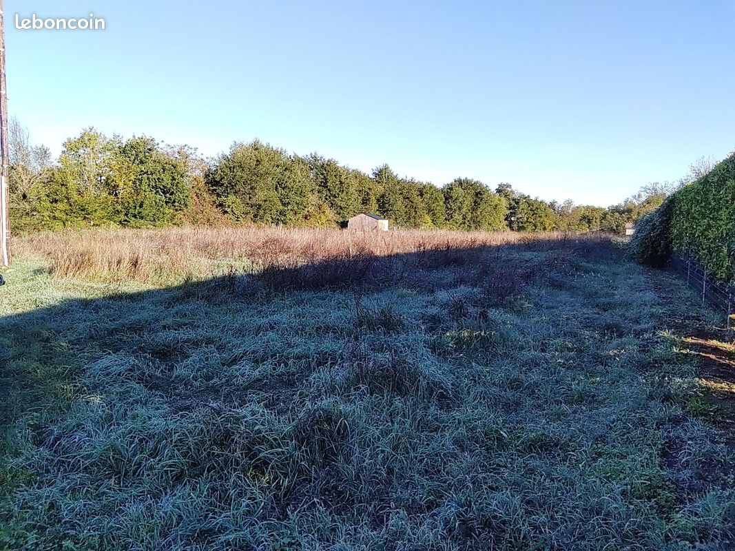 Terrain 2700 m² · à Clion · 2 700 m² · 49 900 €