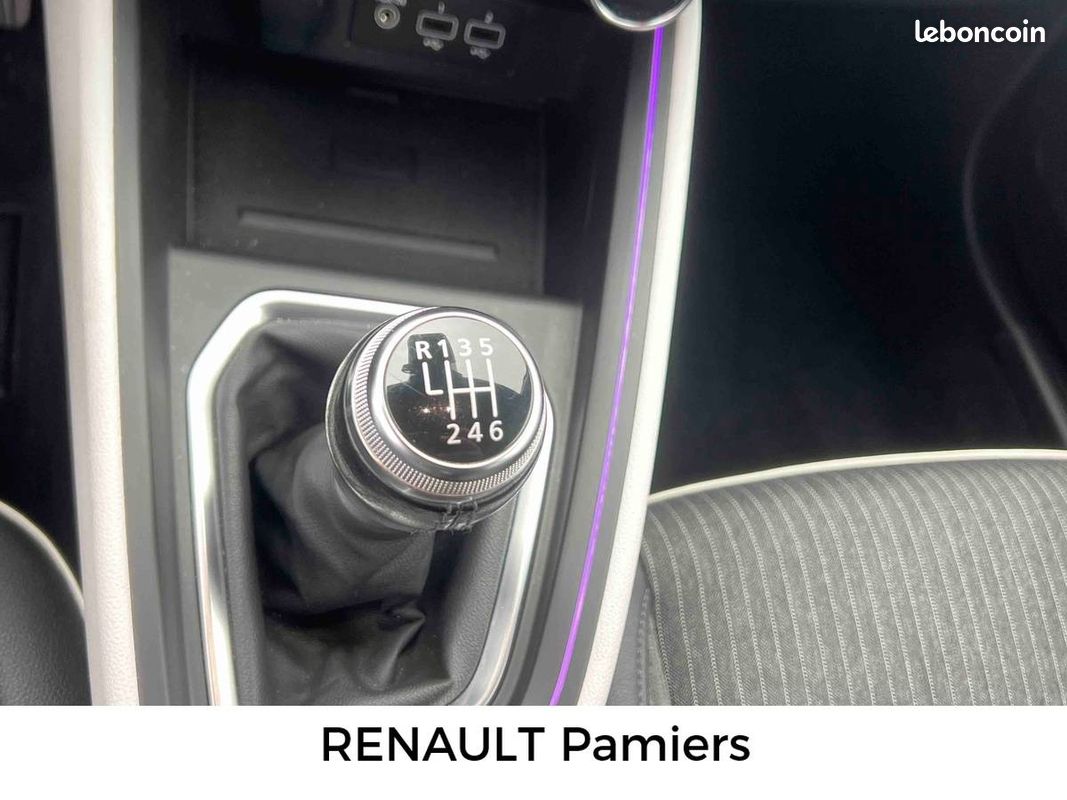 RENAULT Clio TCe 90 Techno (image 21)