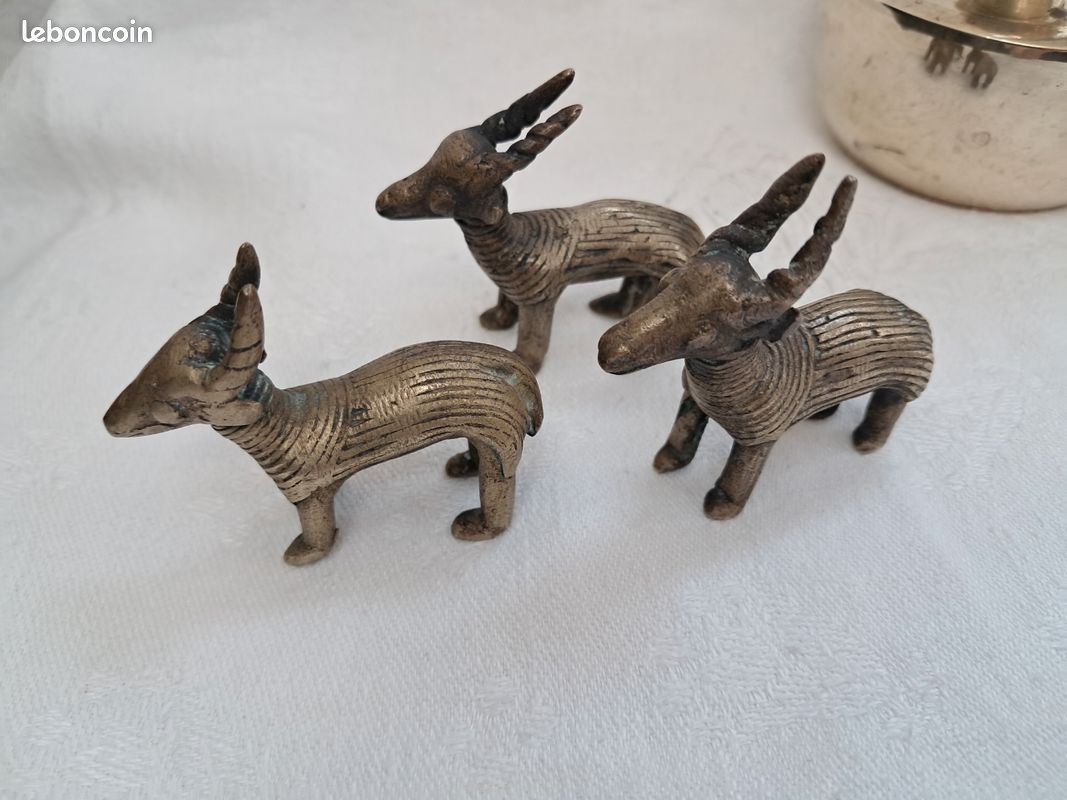 Flacon 12x8 cm et statuettes 6x6 cm en bronze laiton massif. Vintage (image 2)