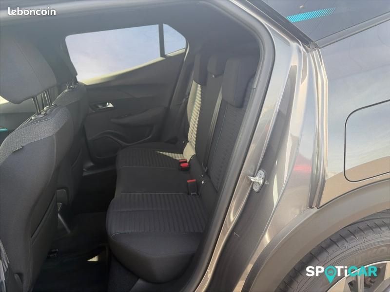 Peugeot 2008 1.2 PureTech 100ch S&S Style (image 12)