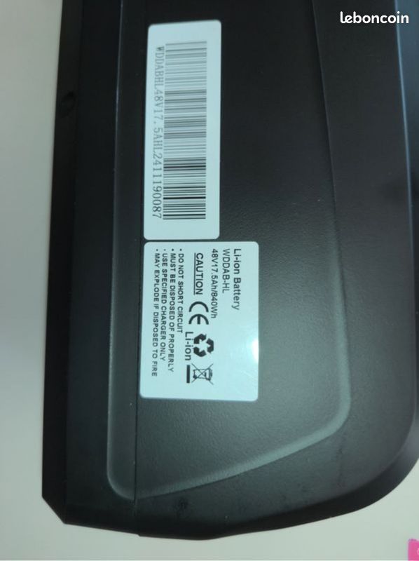 Batterie pour vélo électrique neuve au lithium ion 48 v 17,5 ah 840 wh, avec son chargeur et sa platine de fixation (image 5)