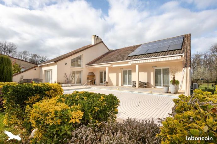 Maison 7 pièces 255 m²