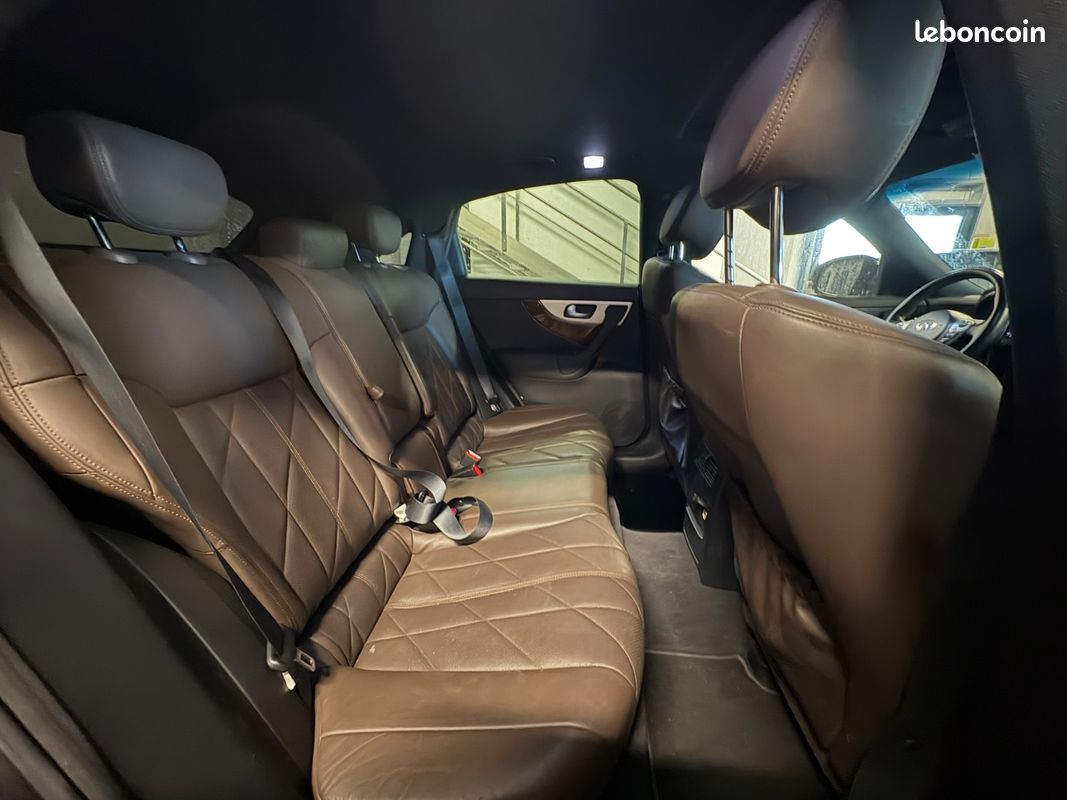 INFINITI FX FX30d 3.0D V6 GT Premium A / Suivi Nissan / 2éme mains (image 11)