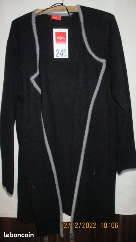 Cardigan ou veste femme en tricot noir (image 1)
