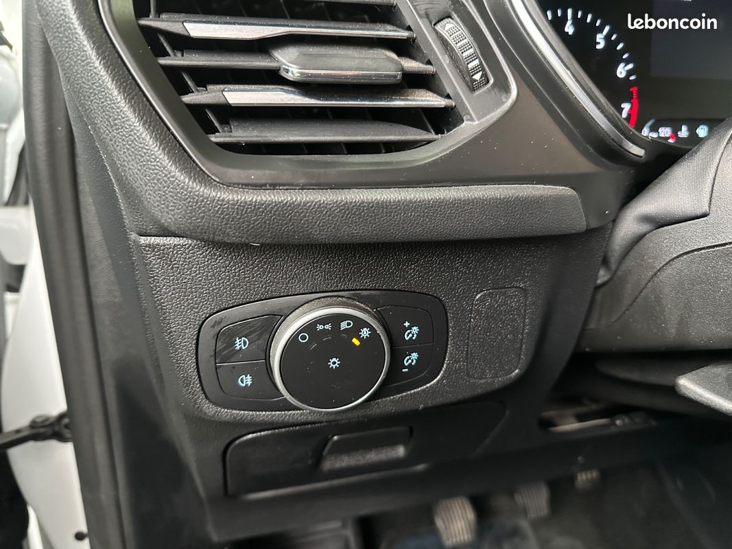 FORD Focus SW 125CH Titanium (image 17)