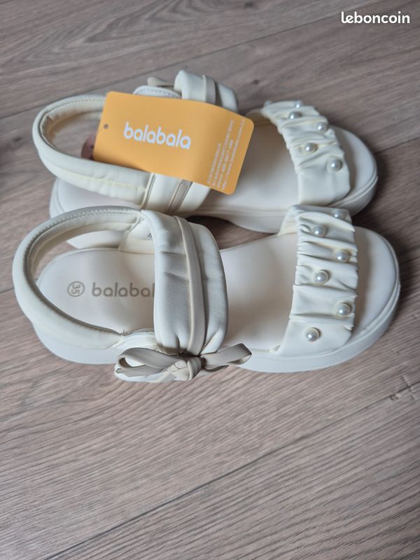 Sandales blanches neuves et confortables (image 1)