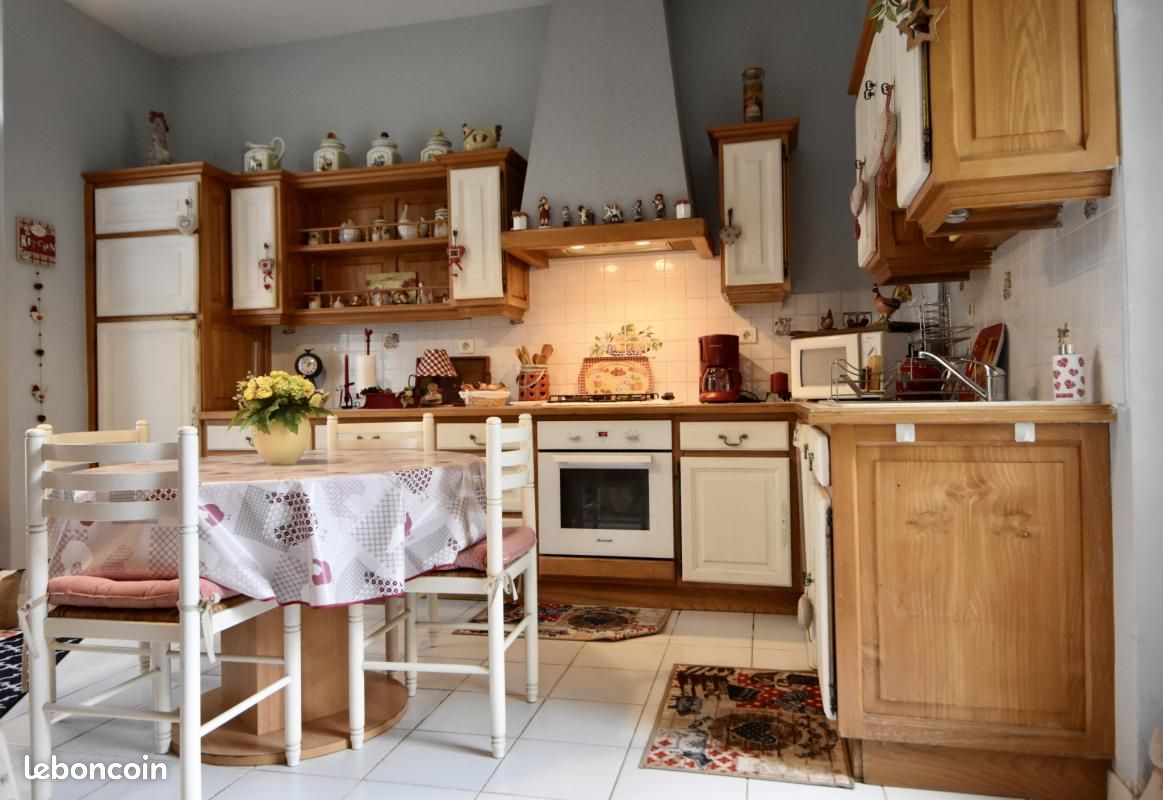 Maison 5 pièces 146 m² - Montbron 16220 (image principale 2)