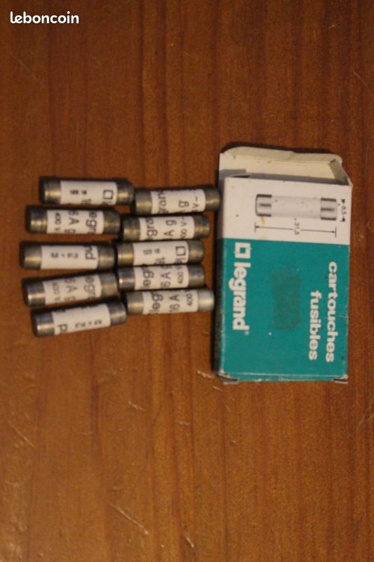 Lot 10 fusibles Legrand (image 1)