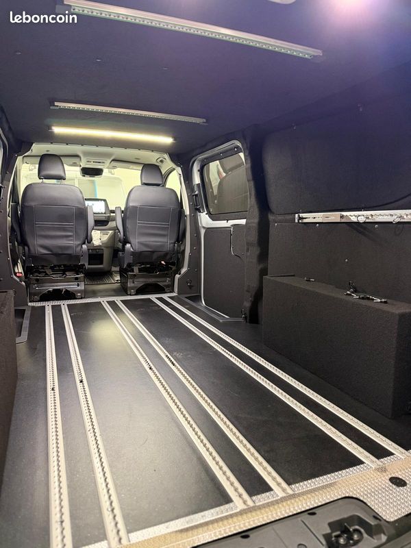 đ FORD TRANSIT CUSTOM Ltd 4x4 170 BVA8 â CABINE MODULABLE 2 Ă 7 PLACES â TVA RĂCUPĂRABLE â DISPONIBLE (image 6)