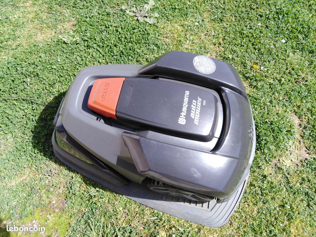 Robot Tondeuse Jardin Plantes