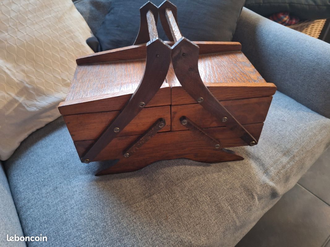 Petite travailleuse bois vintage (image 1)