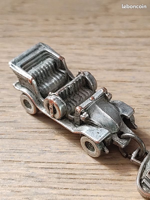 Green Leather Key Ring - LePorte-Clés Le Mans Classic | PAUL MARIUS Green Leather Key Ring - LePorte-Clés Le Mans Classic | PAUL MARIUS