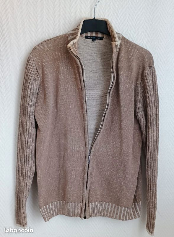 Cardigan gilet pull pour homme taille XL marque Chevignon
Longueur 68 cm
Aisselle à Aisselle 55 cm
Manches 64 cm
Épaules 42 cm (image 3)