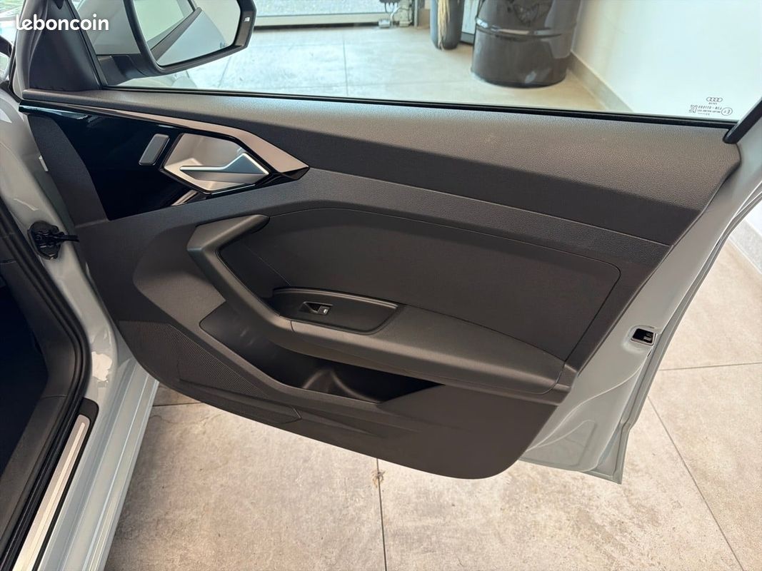 AUDI A1 Sportback 30 TFSI 116 ch S tronic 7 Avus (image 29)