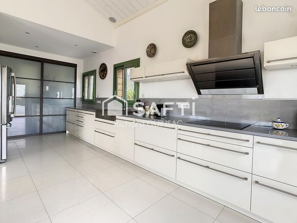 Propriété 10 pièces 218 m²