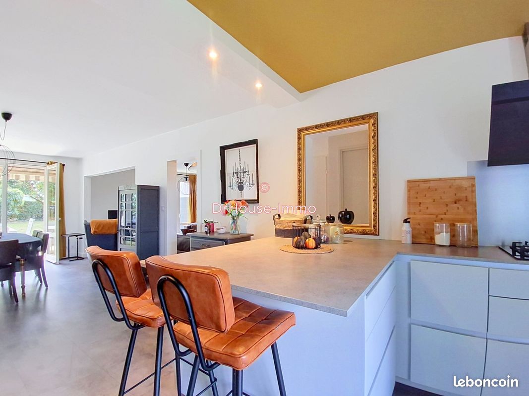 Maison 7 pièces 165 m² · à Saint-Hilaire-du-Harcouët · 165 m² · 240 000 €