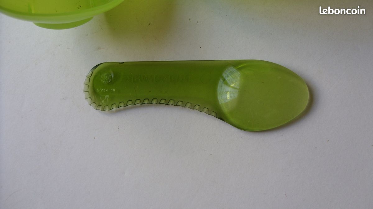 2 boites pour kiwi Tupperware - Arts de la table