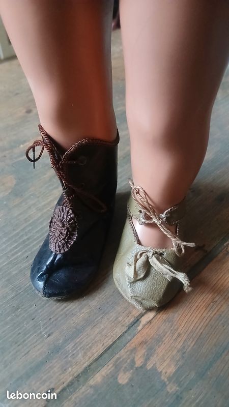 Chaussures vintage en cuir , semelle 14,5 cm. pour grande poupée