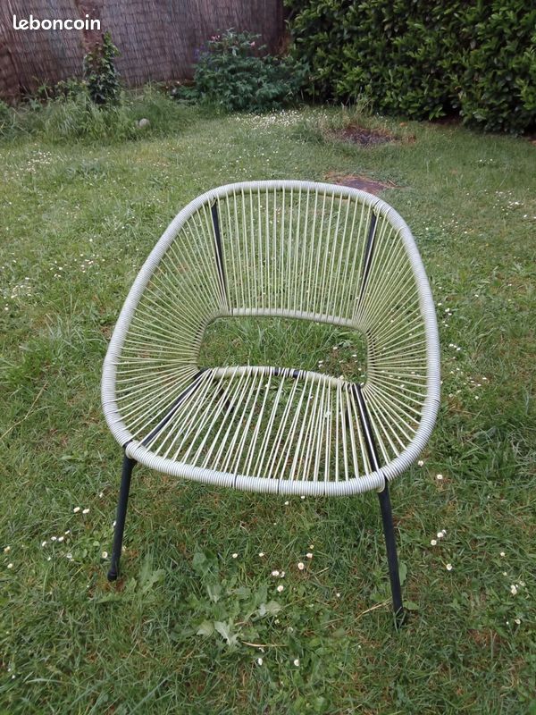 Chaise scoubidou + une donnée (image 1)