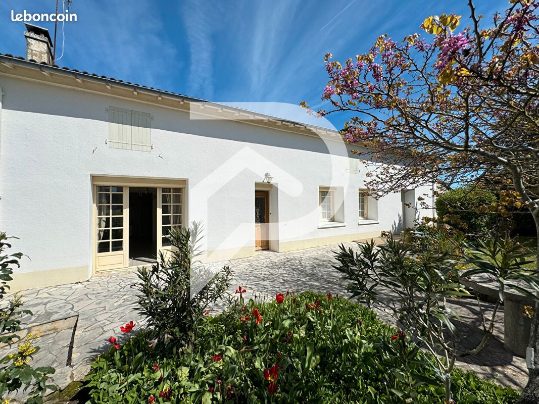 Maison 5 pièces 143 m² - Fors 79230 (image principale 1)