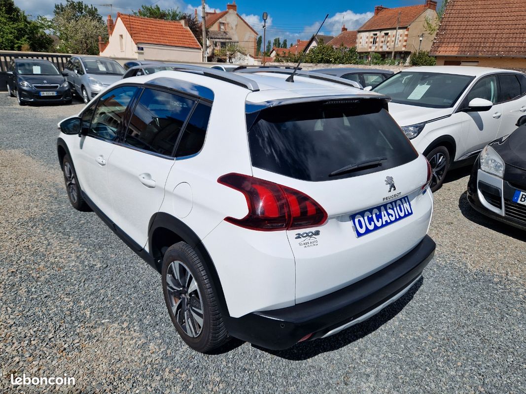 Peugeot 2008 1.2i 110 CV ALLURE (image 4)