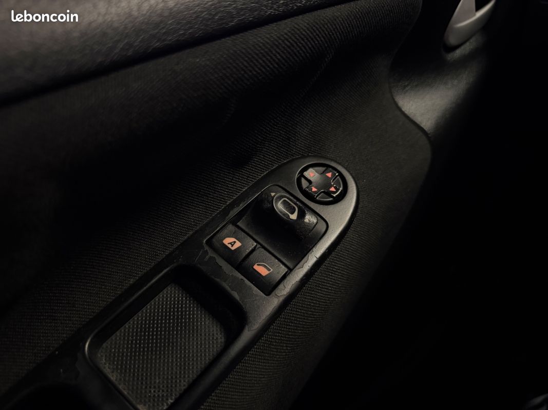 PEUGEOT 207 1.4 VTI 95 ACTIVE / CLIMATISATION / EMBRAYAGE NEUf (image 17)