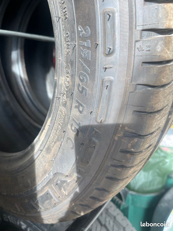 2 pneus neufs Michelin 215/6515C (image 1)