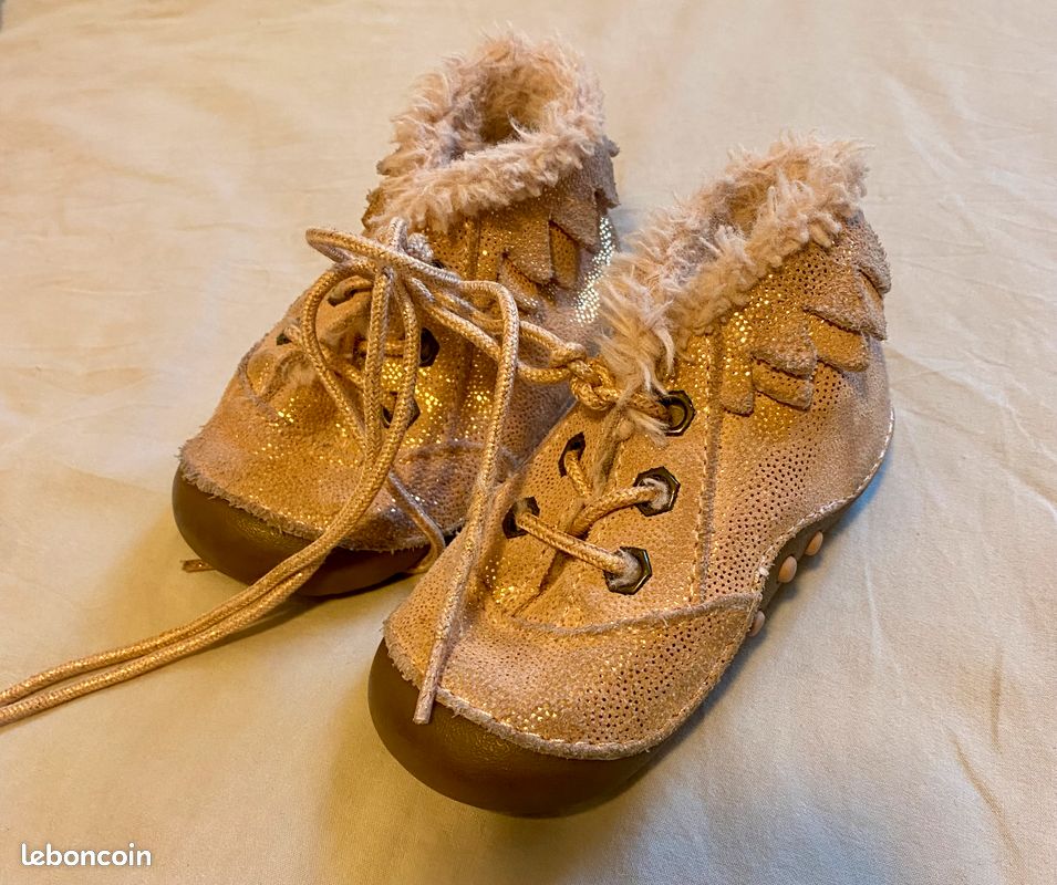 Chaussures bébé fille rose gold taille 19 Chaussures