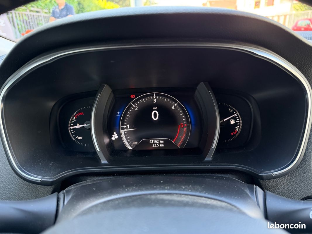 RENAULT MEGANE IV BERLINE BUSINESS MEGANE 4 1.5 Blue dCi 115 - GPS - RADARS - CLIM AUTO (image 35)