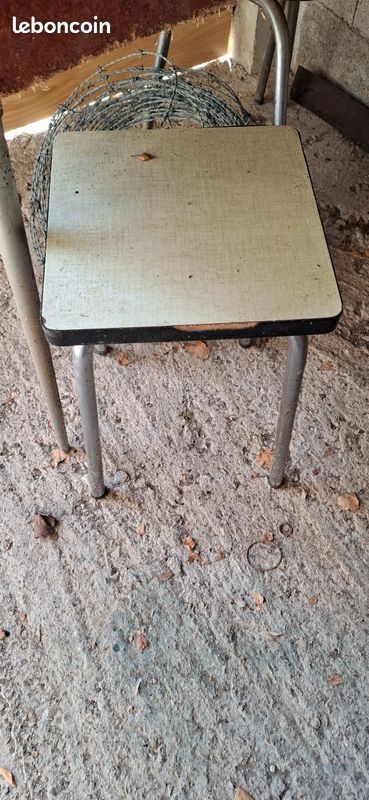 Table formica bleu ROC avec 1 chaise et 1 tabouret (image 3)