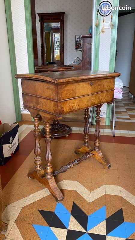 Ancienne coiffeuse en bois (image 1)