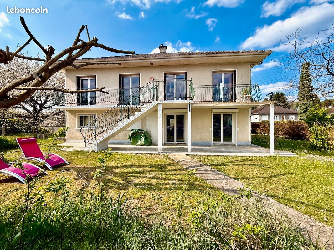 Maison 6 pièces 150 m² · à Nay · 150 m² · 240 000 €