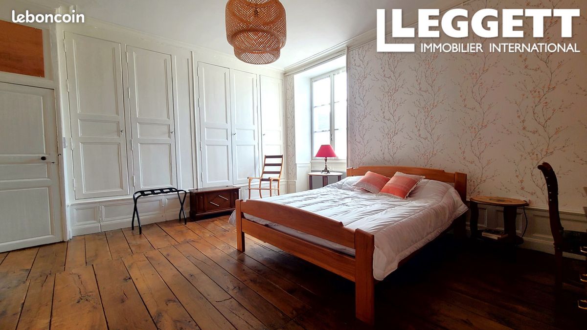 Maison 9 pièces 303 m² - Champagne-Mouton 16350 (image principale 7)