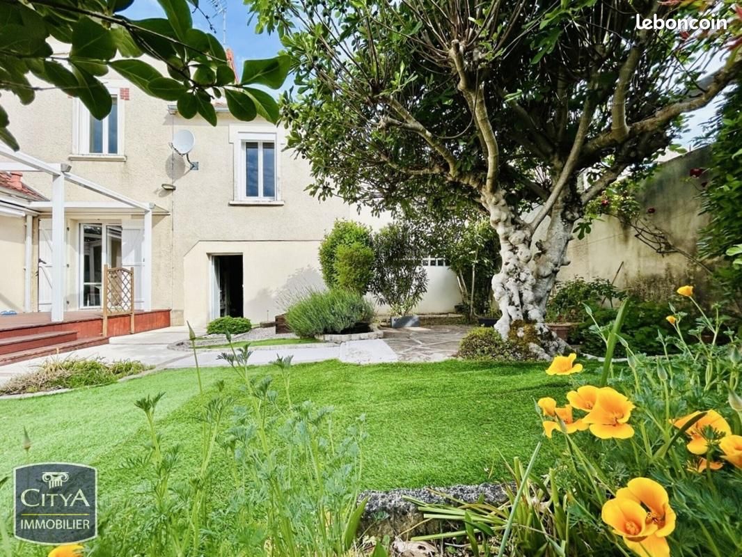 Maison 11 pièces 200 m² · à Villedieu-sur-Indre · 200 m² · 215 000 €