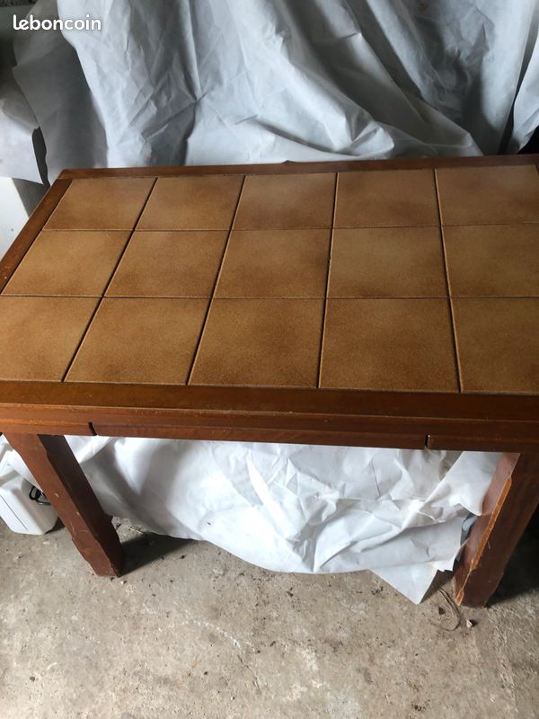 Table carrelé (image 2)