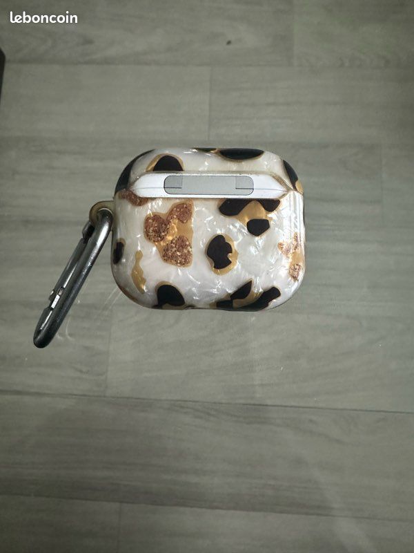 AirPods 3 (image 4)