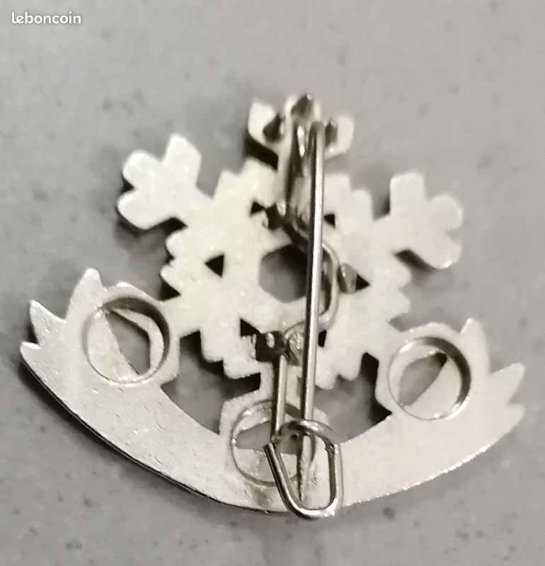 7 Broches médailles insignes de ski flocon, 1 et 2 étoiles ESF