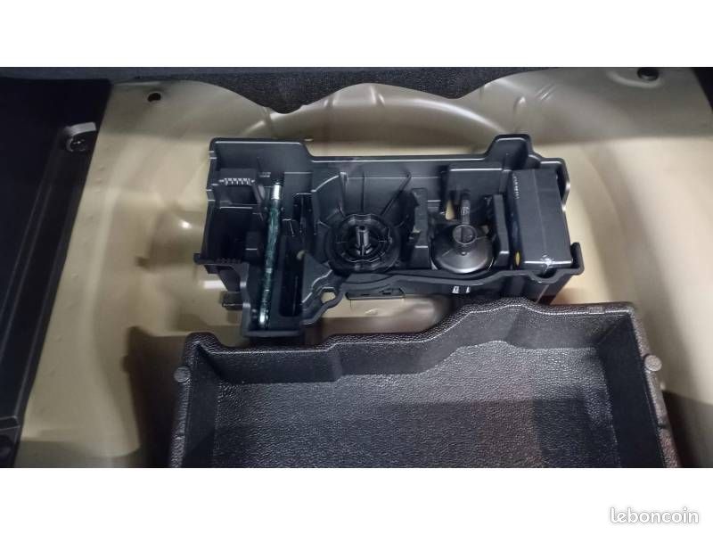 Peugeot 2008 Hybrid 110 e-DCS6 Allure (image 8)