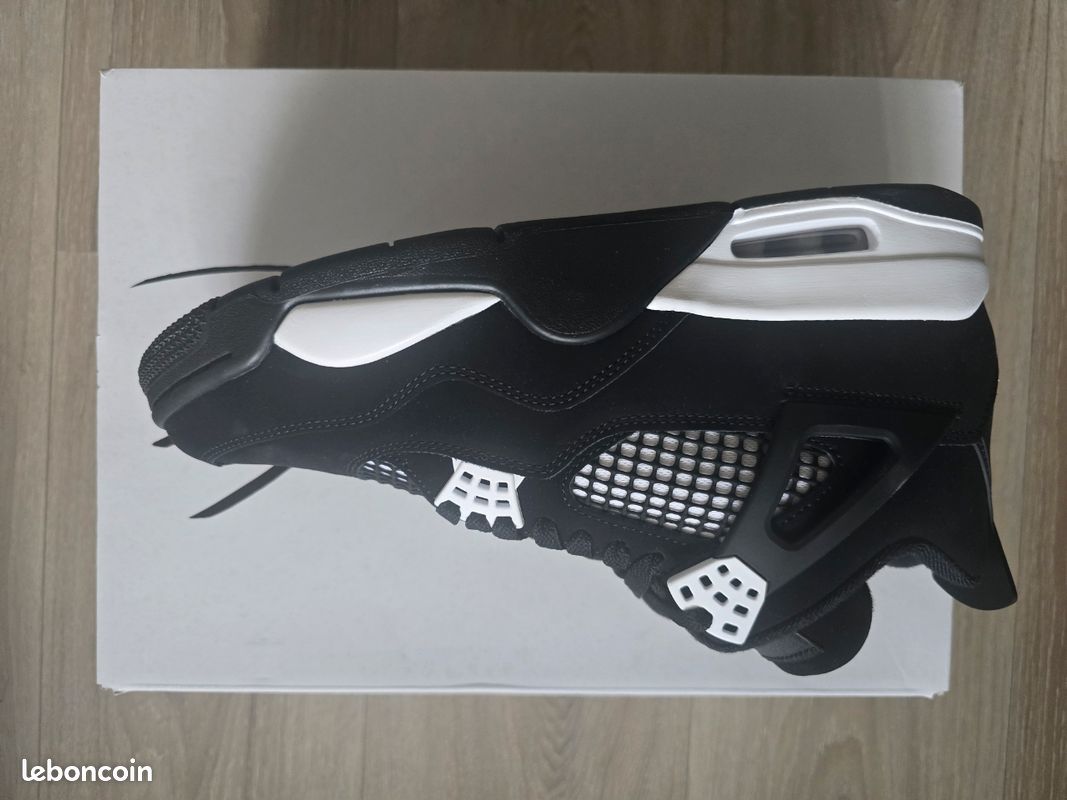 Jordan 4 white thunder (image 3)