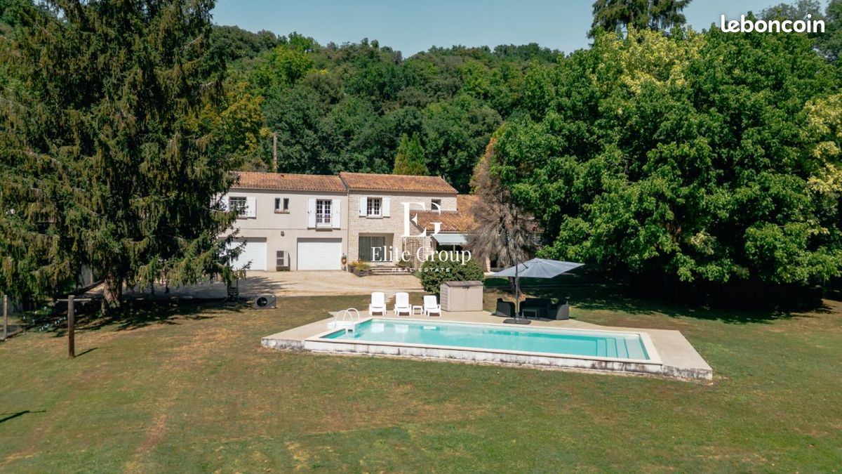 Maison 11 pièces 262 m² · à Puymoyen · 262 m² · 598 500 €