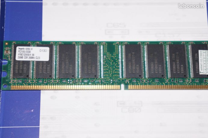 Barrette Mémoire DDR1 SDRAM PC-2100 (DDR266) - 256 Mo - Occasion Fonctionnelle